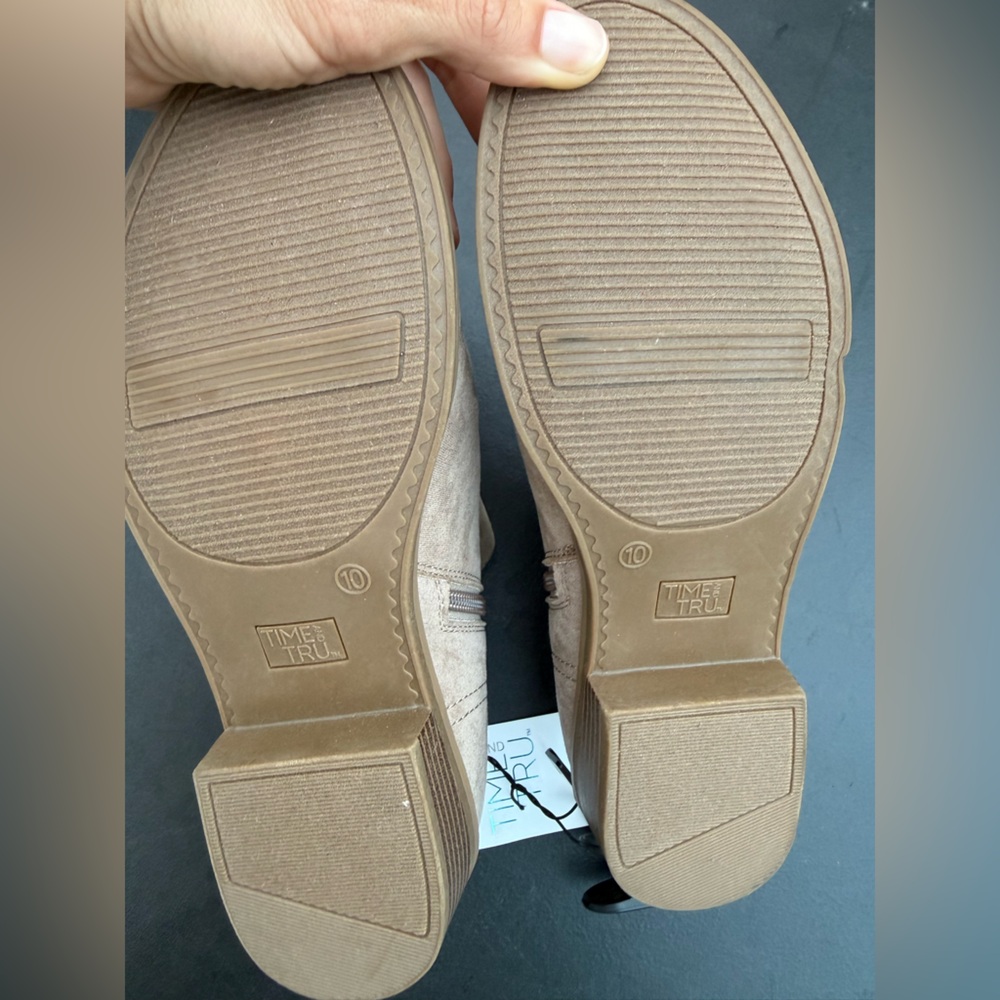 Time and Tru Tan Ankle Booties Memory Foam Low Heel Women’s Size 10 NWT - Picture 7 of 7